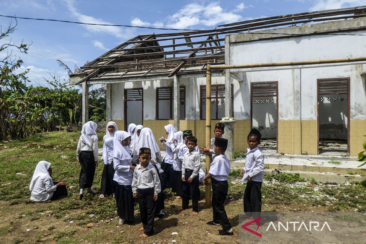 Sekolah minim prasarana di Pandeglang