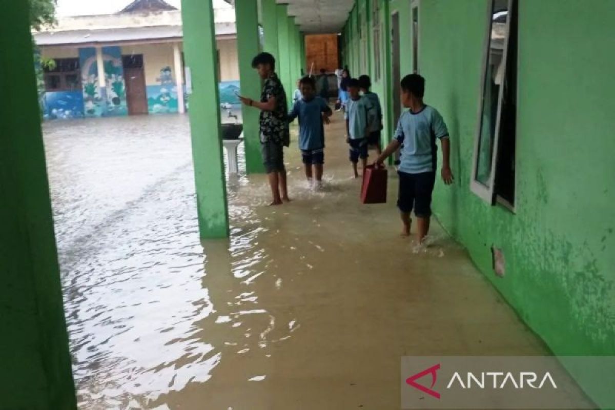 Pemukiman di Lebak banjir hingga 80 cm akibat hujan deras Rabu siang