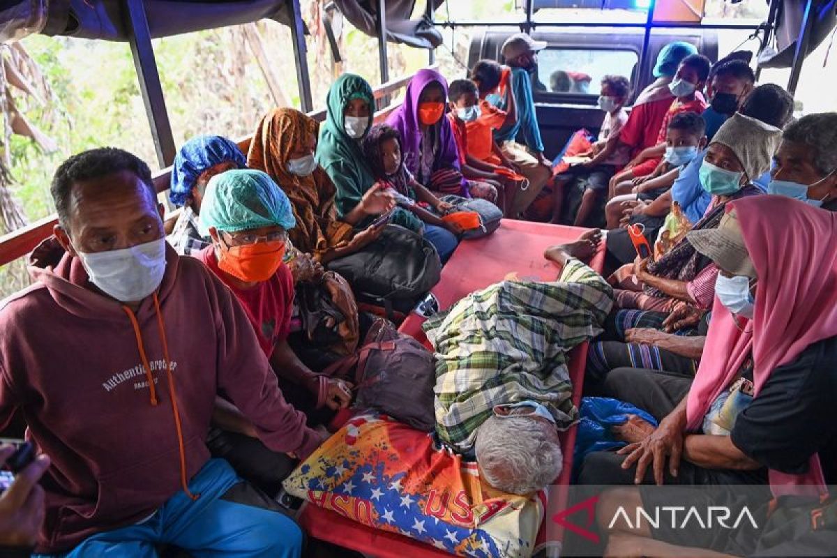 Kemensos siapkan 17.624 porsi makanan per hari bagi pengungsi Lewotobi