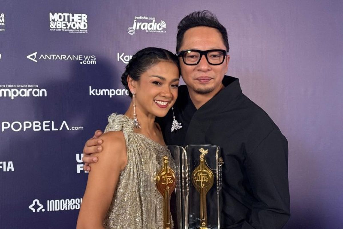 Nirina Zubir kembali membawa pulang Piala Citra setelah 18 tahun