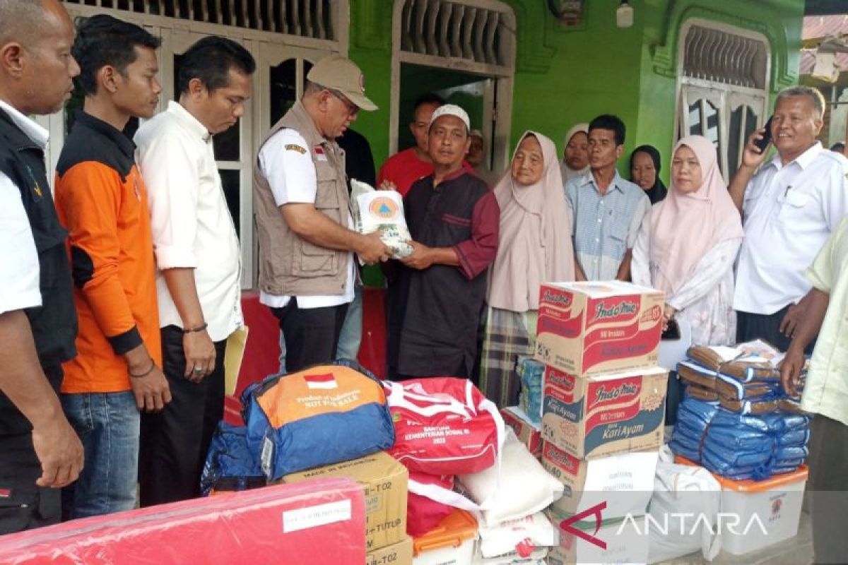 Pemkab Madina bantu keluarga korban kebakaran di Kelurahan Siabu