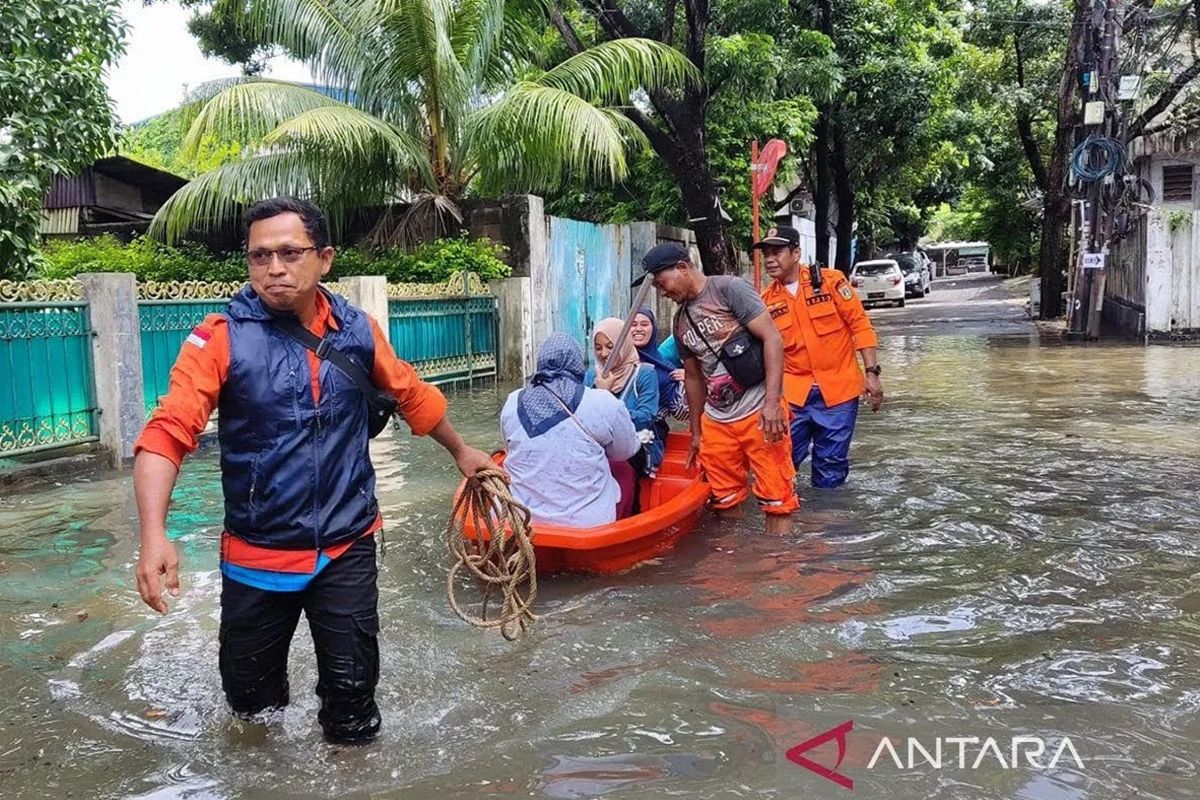 Jakarta BPBD prepares boat fleet to transport voters through flood