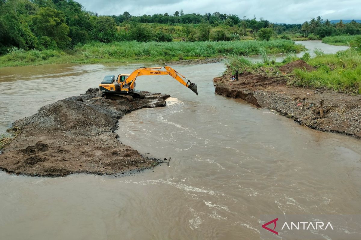 BPBD Rejang Lebong lakukan pengerukan Sungai Musi