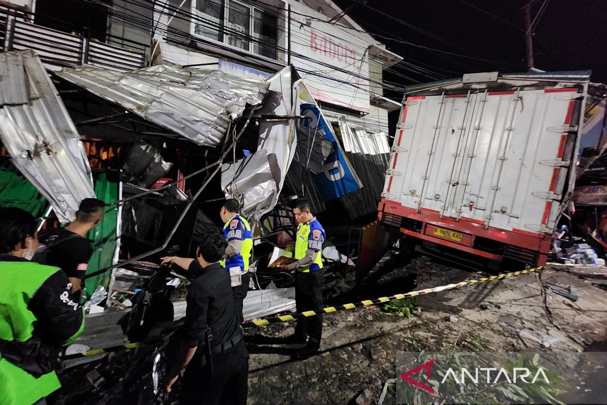 Dua tewas akibat truk tabrak ruko, diduga karena ini