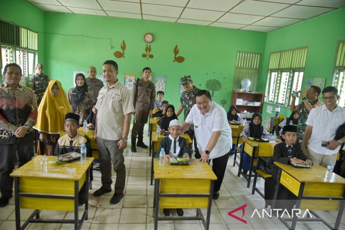 Pemerintah Bangka Barat uji coba makan bergizi gratis di 6 SD