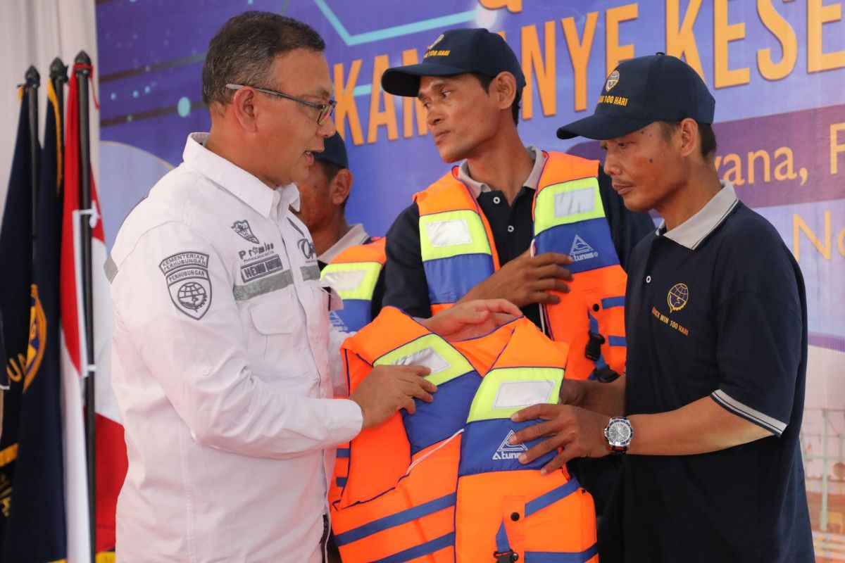 Kemenhub bagikan E-Pas Kecil untuk keselamatan nelayan