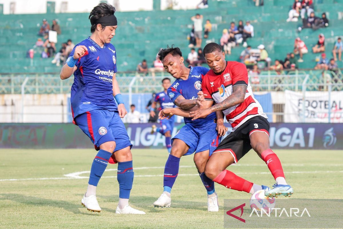 Arema FC petik kemenangan 4-2 di markas Madura United