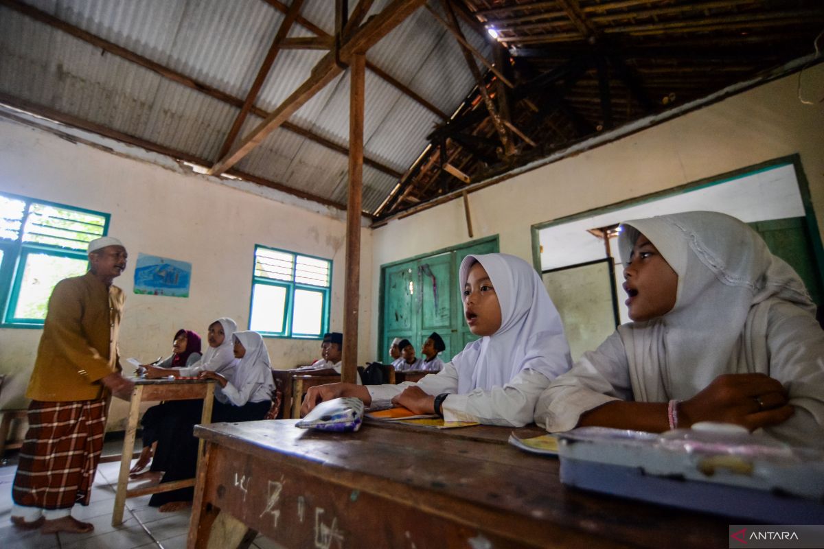 Indonesian official urges prudent use of education budgets