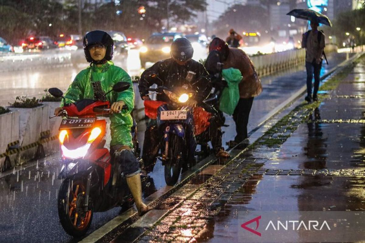 BMKG prakirakan sebagian besar daerah diguyur hujan pada Kamis