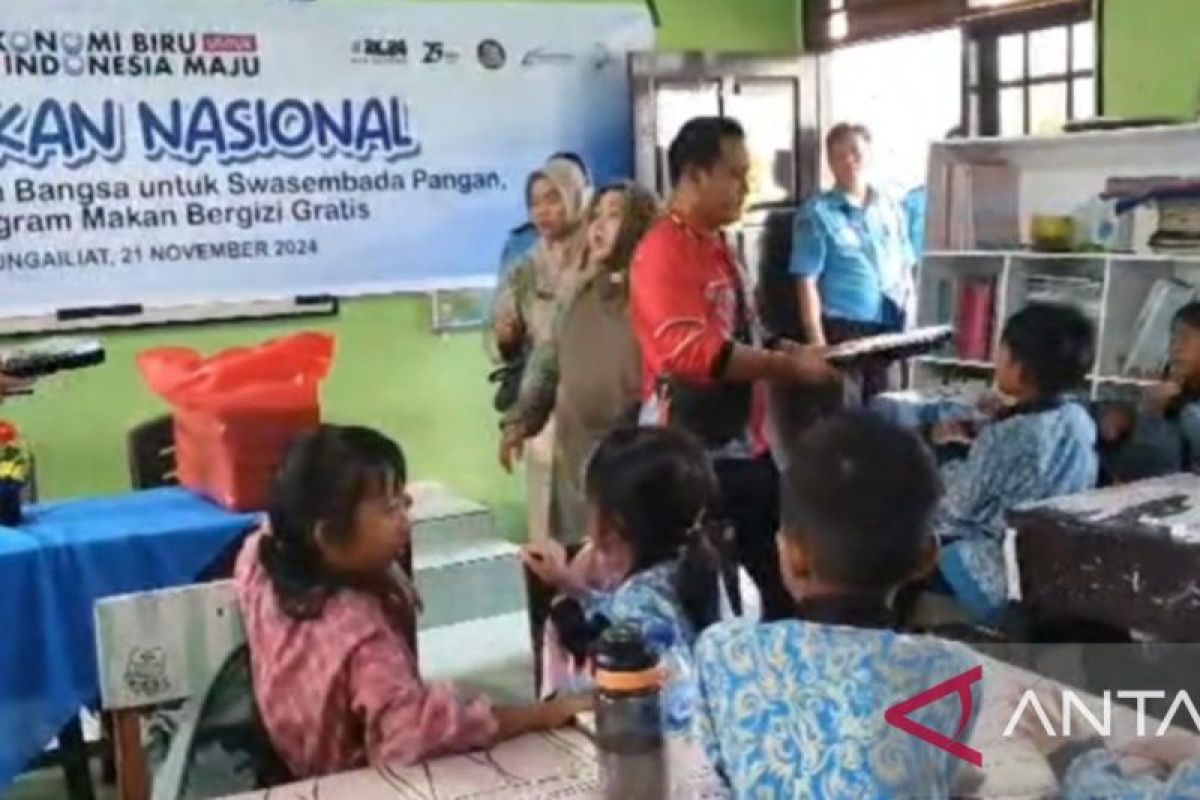 1.000 pelajar di Bangka peroleh makanan gratis menu ikan