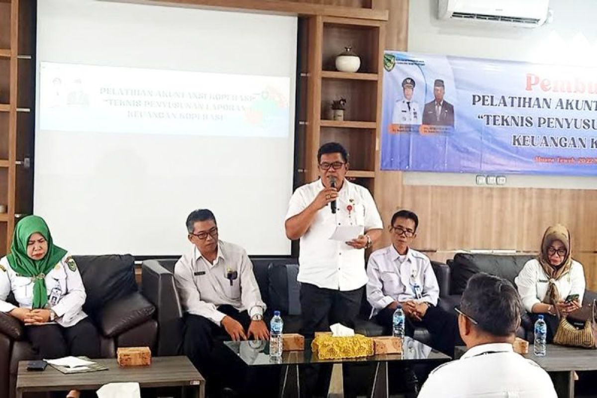 Tingkatkan SDM,  Disnakertranskop UKM Barut adakan pelatihan akuntansi koperasi