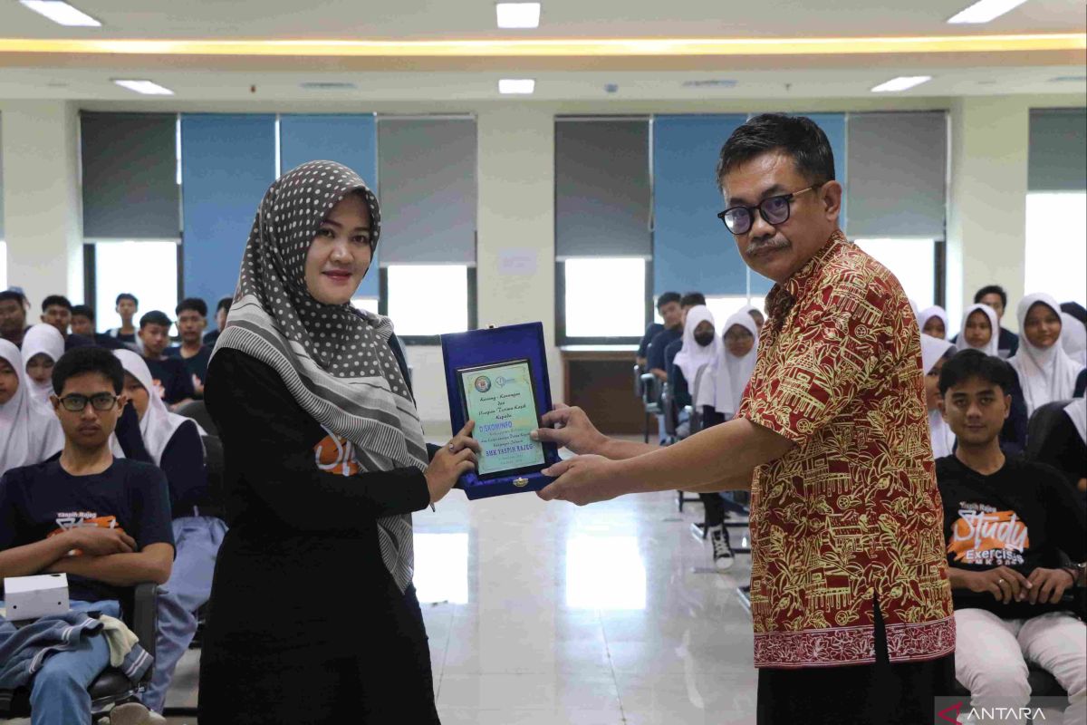 Diskominfosantik Bekasi kenalkan dunia digital kepada pelajar SMK