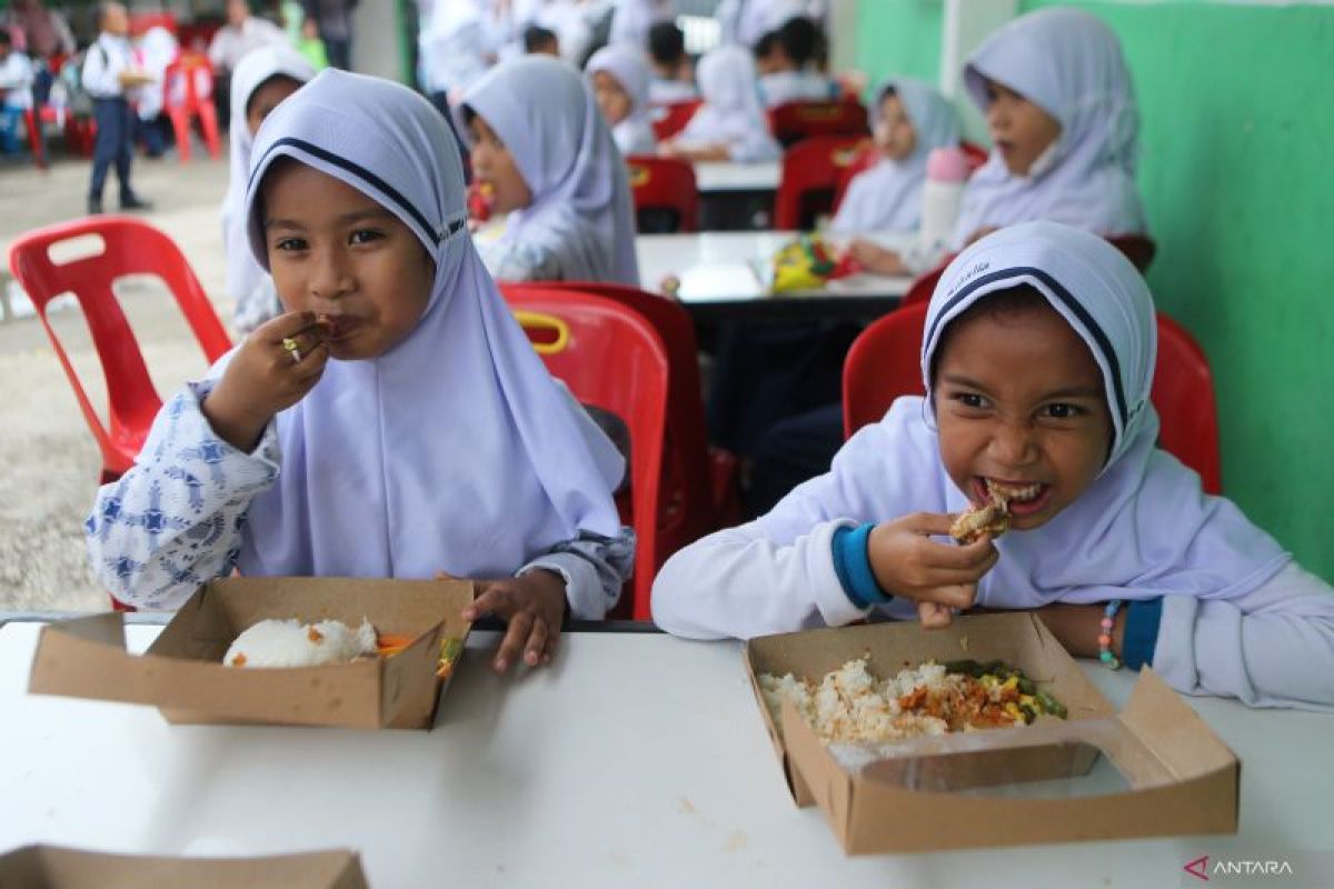 Babel kemarin, makan gratis menu ikan hingga simualsi hitung cepat Pilkada 2024