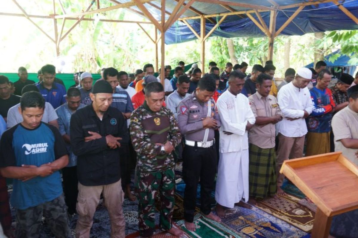 Dompet Dhuafa hadirkan Musala darurat di tempat pengungsian erupsi Gunung Lewotobi