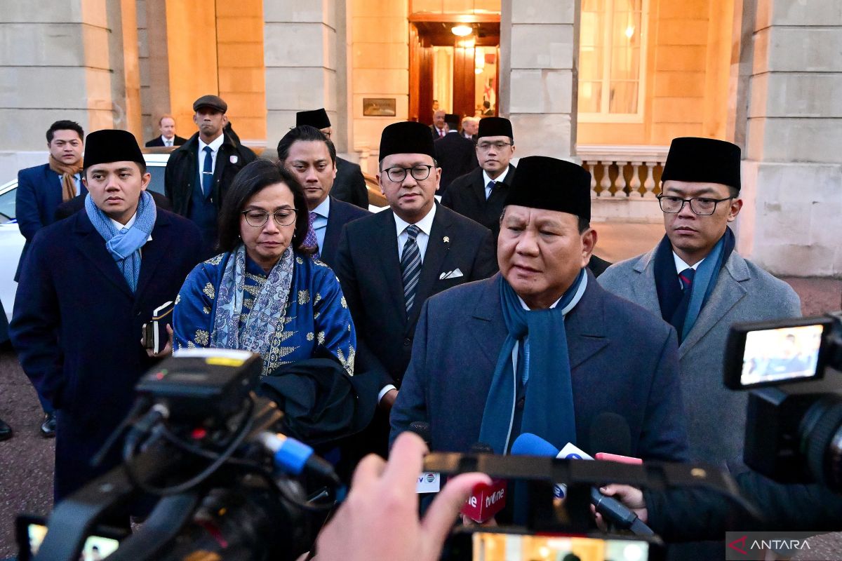 Prabowo beri perhatian menteri di London:  Pakai mantel, nanti sakit