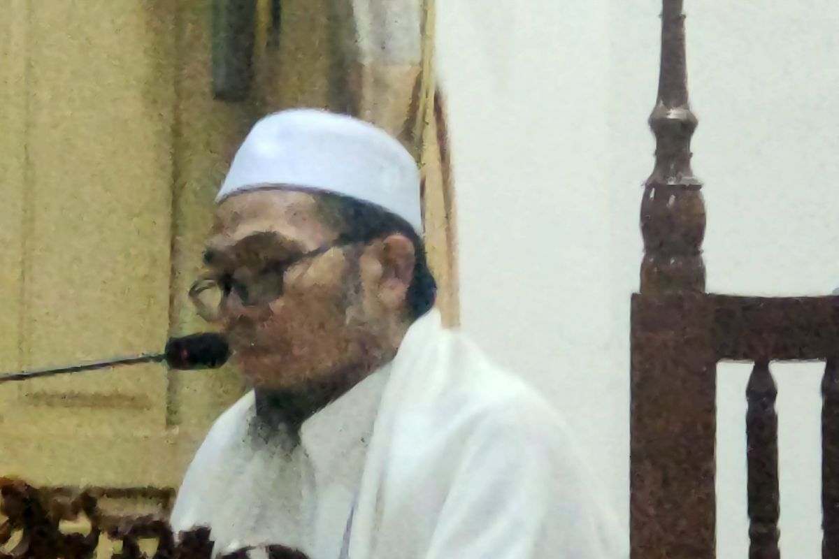 Ustadz Ghazali katakan bagaimana sedekah jangan membuat orang malas