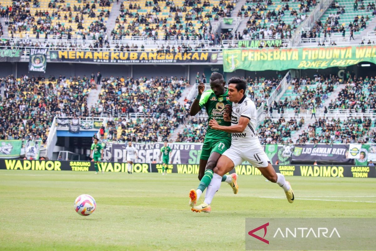 Munster nilai dua gol Persebaya tercipta berkat usaha keras anak asuhnya