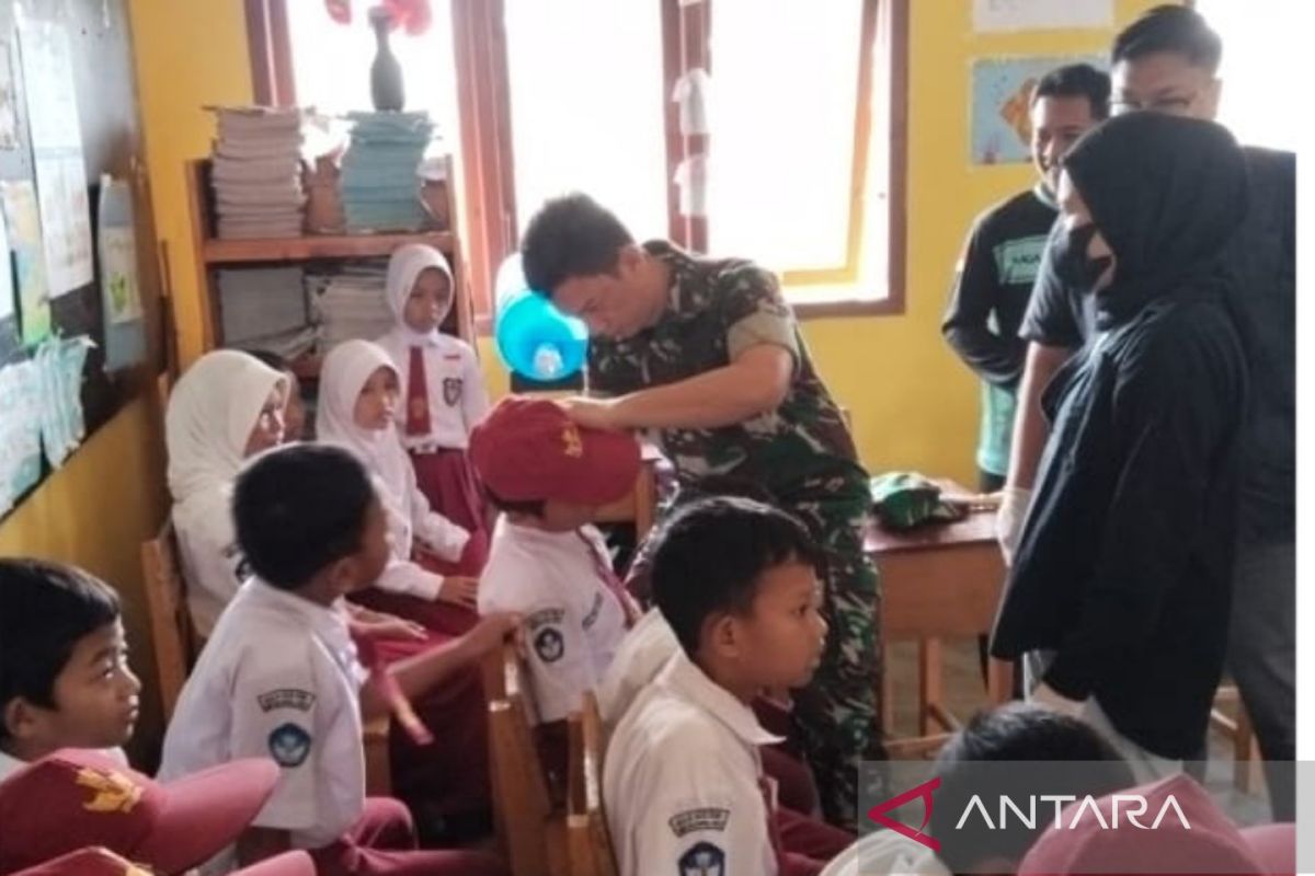 Kodim 0431/BB bantu tingkatkan gizi siswa di Mentok