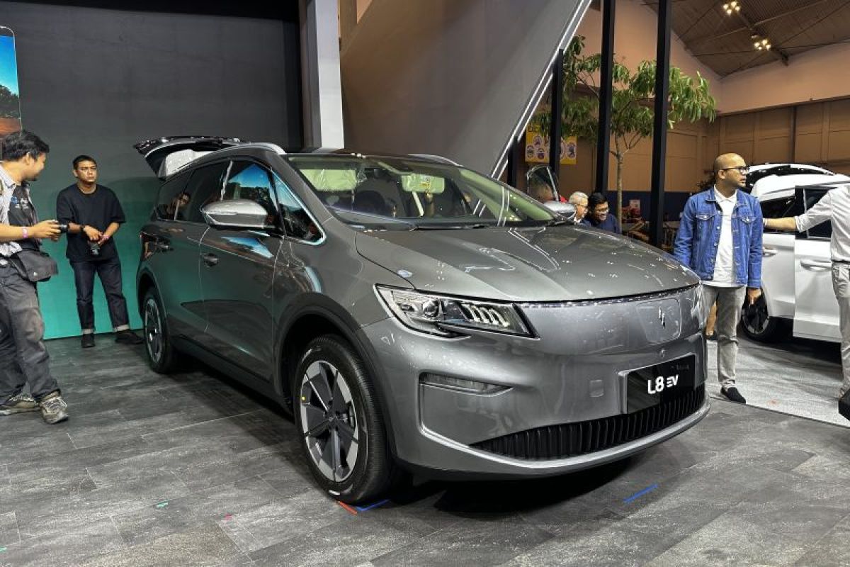 Mobil listrik keluarga pendatang baru Aletra L8 EV dijual Rp415 juta