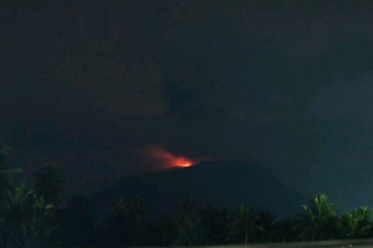 Gunung Ibu di Halmahera Barat masih berstatus Siaga