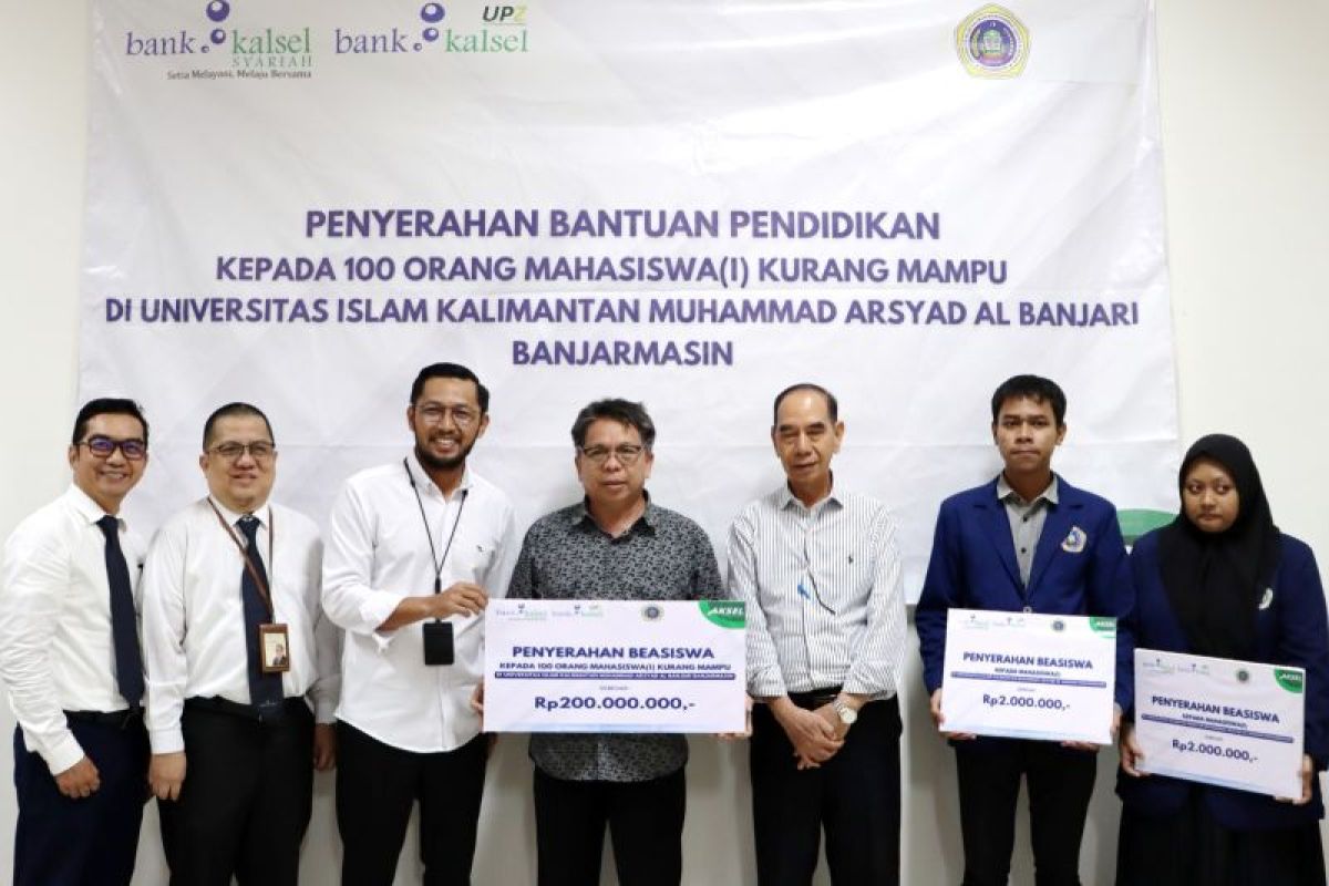 Bank Kalsel salurkan bantuan pendidikan kepada mahasiswa pra-sejatera di Uniska