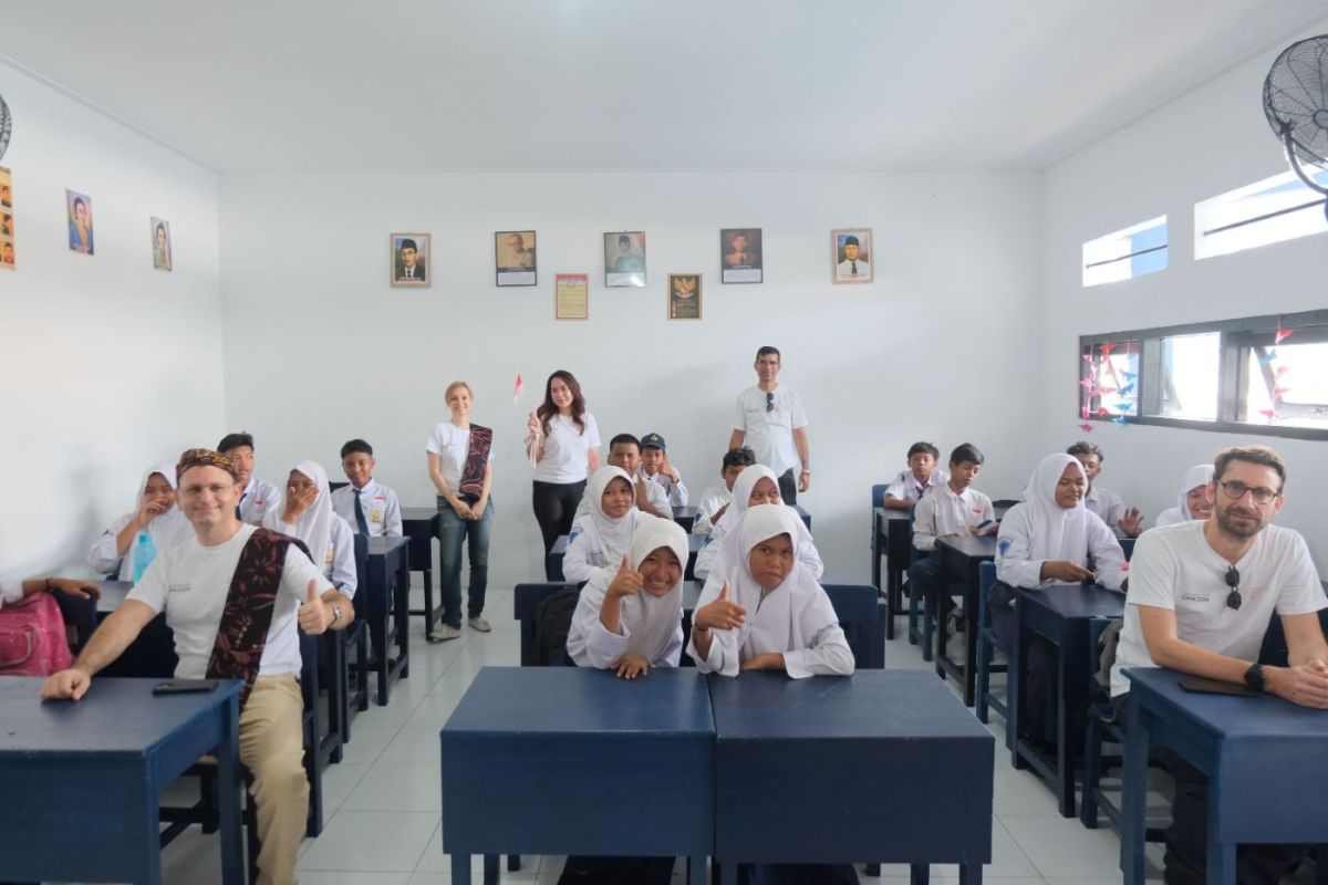 CMA CGM Foundation dan Happy Hearts Indonesia Renovasi Dua Sekolah di Surabaya