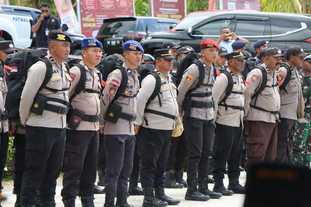 Polda geser 50 personel kawal distribusi logistik Pilkada di Fakfak