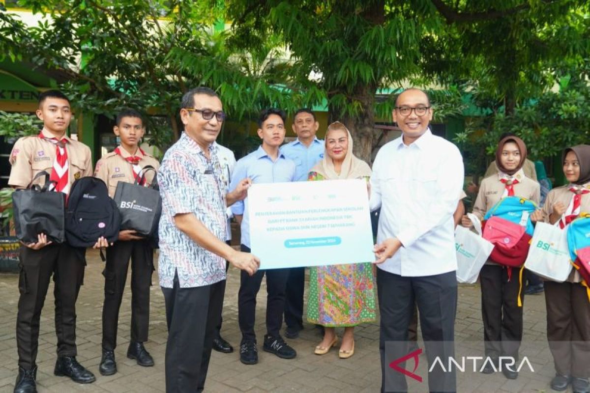 Dukung kemajuan pendidikan, BSI berikan bantuan langsung ke pelajar