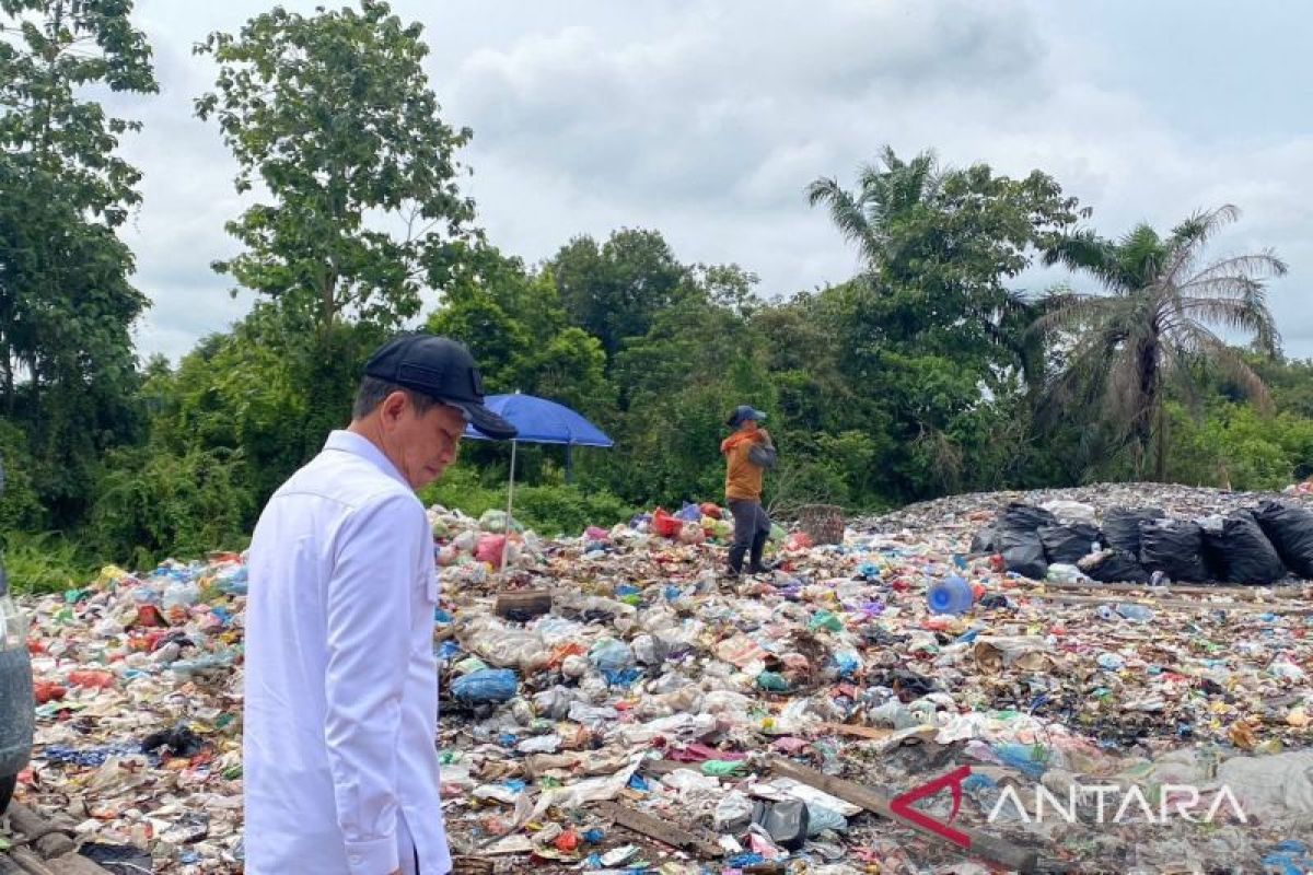 Menteri Lingkungan Hidup pastikan aktivitas TPS ilegal di Kampar berhenti