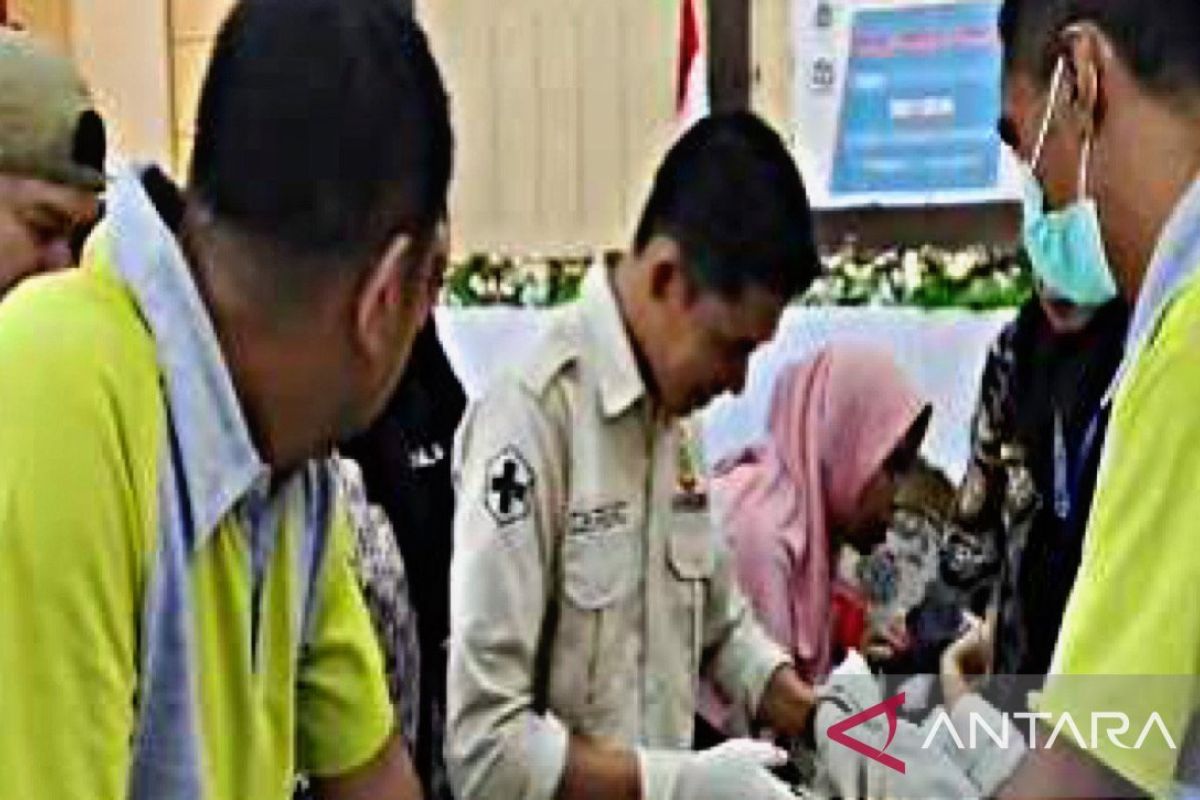 Pemkab Buru Maluku dan RSUD Namlea khitankan 200  anak