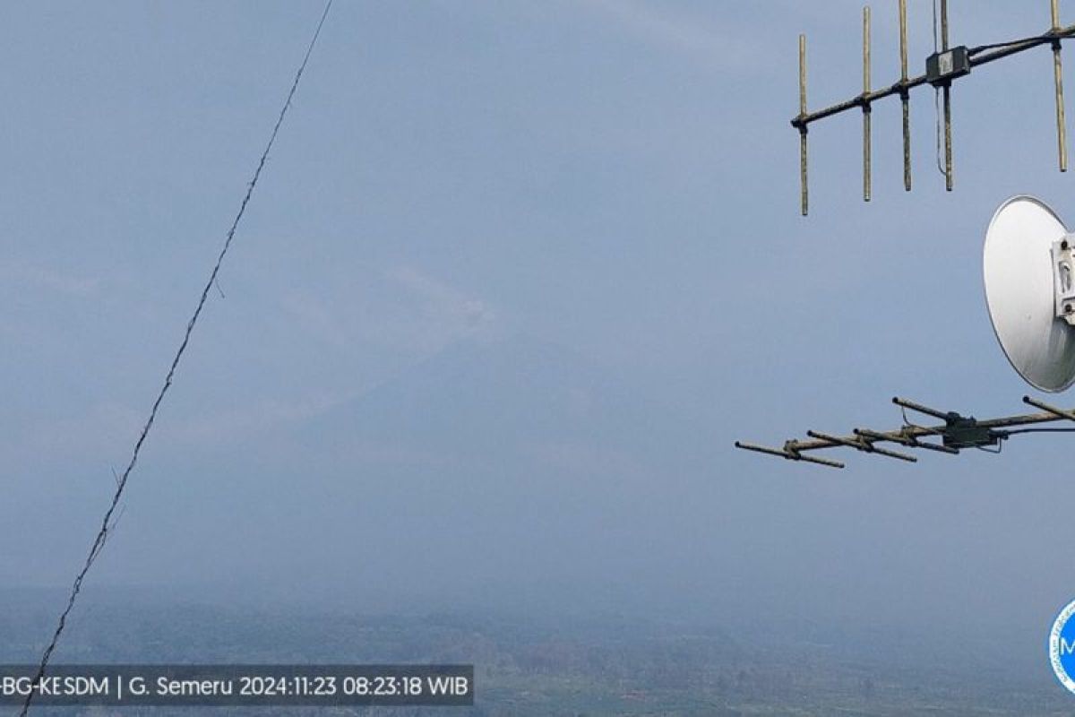 Gunung Semeru dua kali erupsi pagi ini