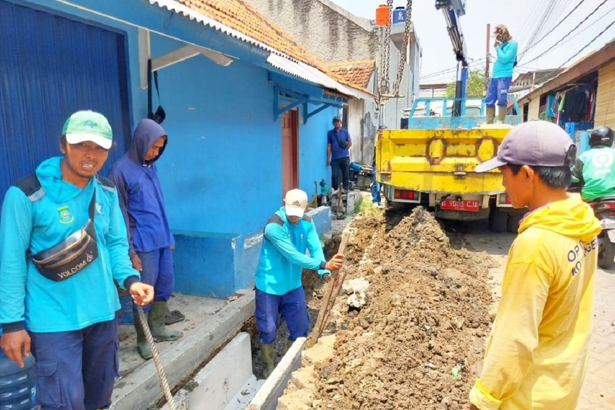 Dinas PUPR Tangerang normalisasi drainase di lokasi rawan banjir