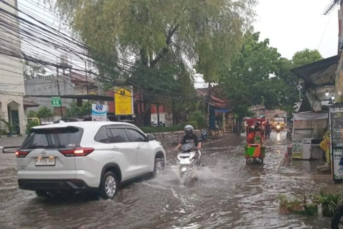 Dua RT di Jaksel banjir imbas hujan Minggu sore