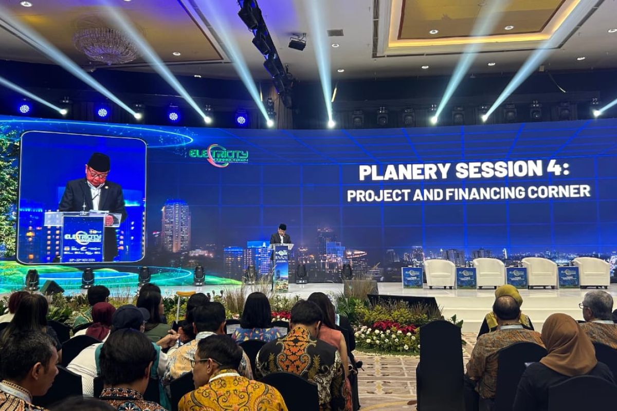 Di Electricity Connect 2024, Komut PLN jabarkan strategi jitu tarik investasi hijau untuk transisi energi