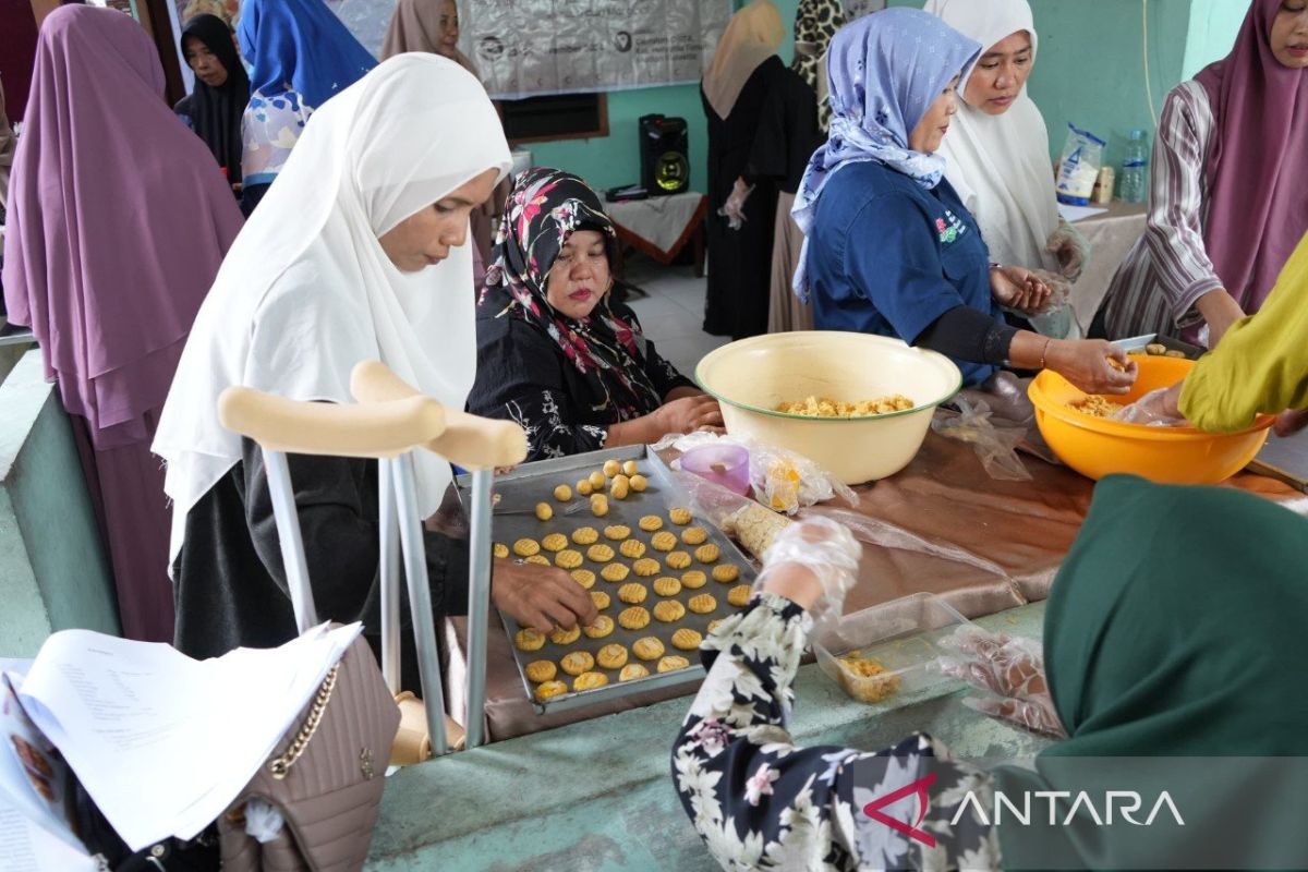 Bappeda Kota Medan berikan  pelatihan keterampilan pembuatan kue kering