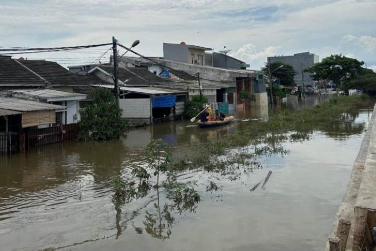 Atasi banjir di Periuk Tangerang, DPUPR aktifkan 15 pompa