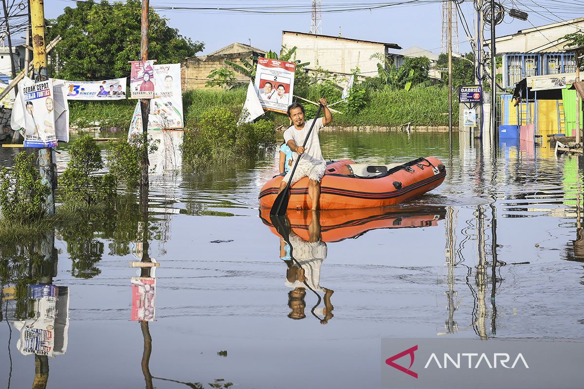 Banjir rendam perumahan di Tangerang