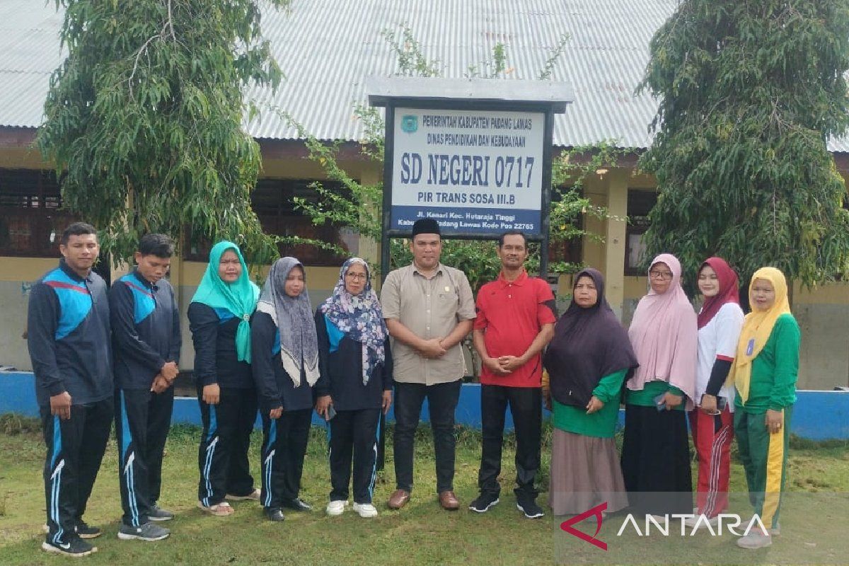 Kenang masa sekolah, anggota DPRD Palas Hasan Basri Nasution kunjungi SDN 0717 Pir Trans Sosa