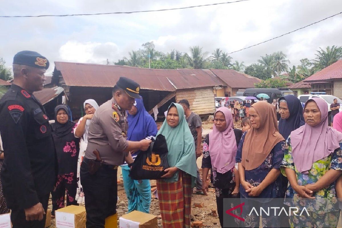 Polres Palas beri bantuan kepada korban longsor dan banjir