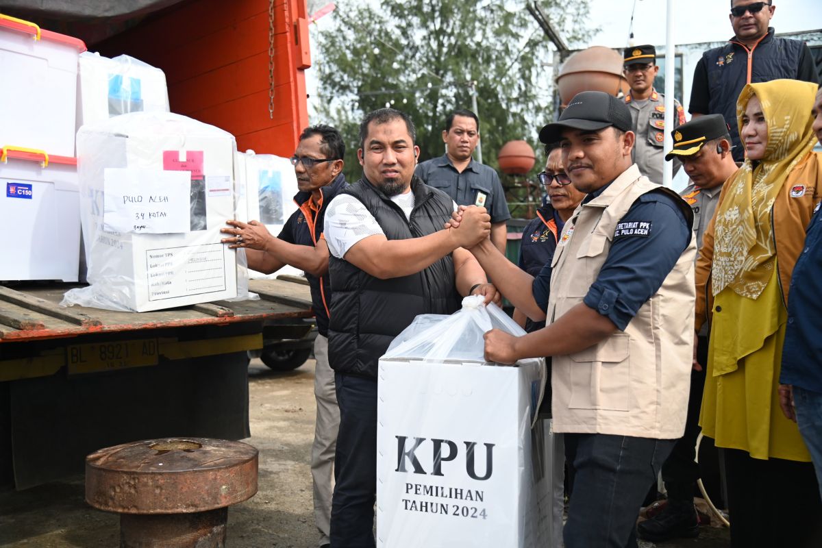 Pj Bupati Aceh Besar lepas logistik Pilkada ke Pulo Aceh