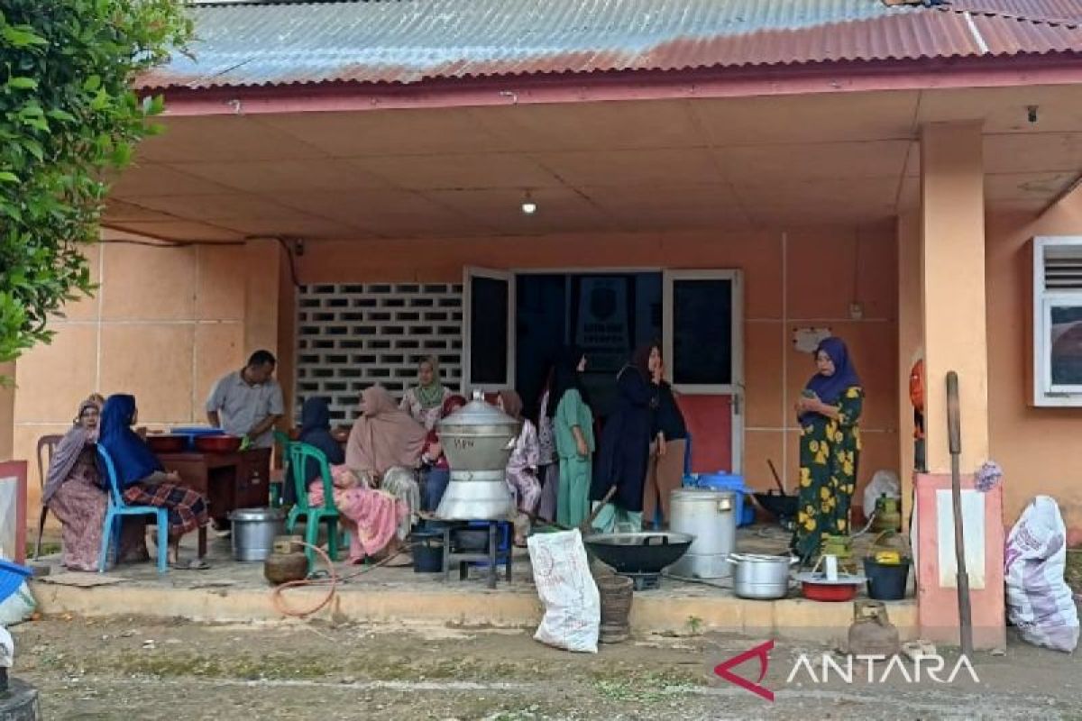 Antisipasi longsor, BPBD Palas evakuasi warga ke Kantor Camat Sosopan