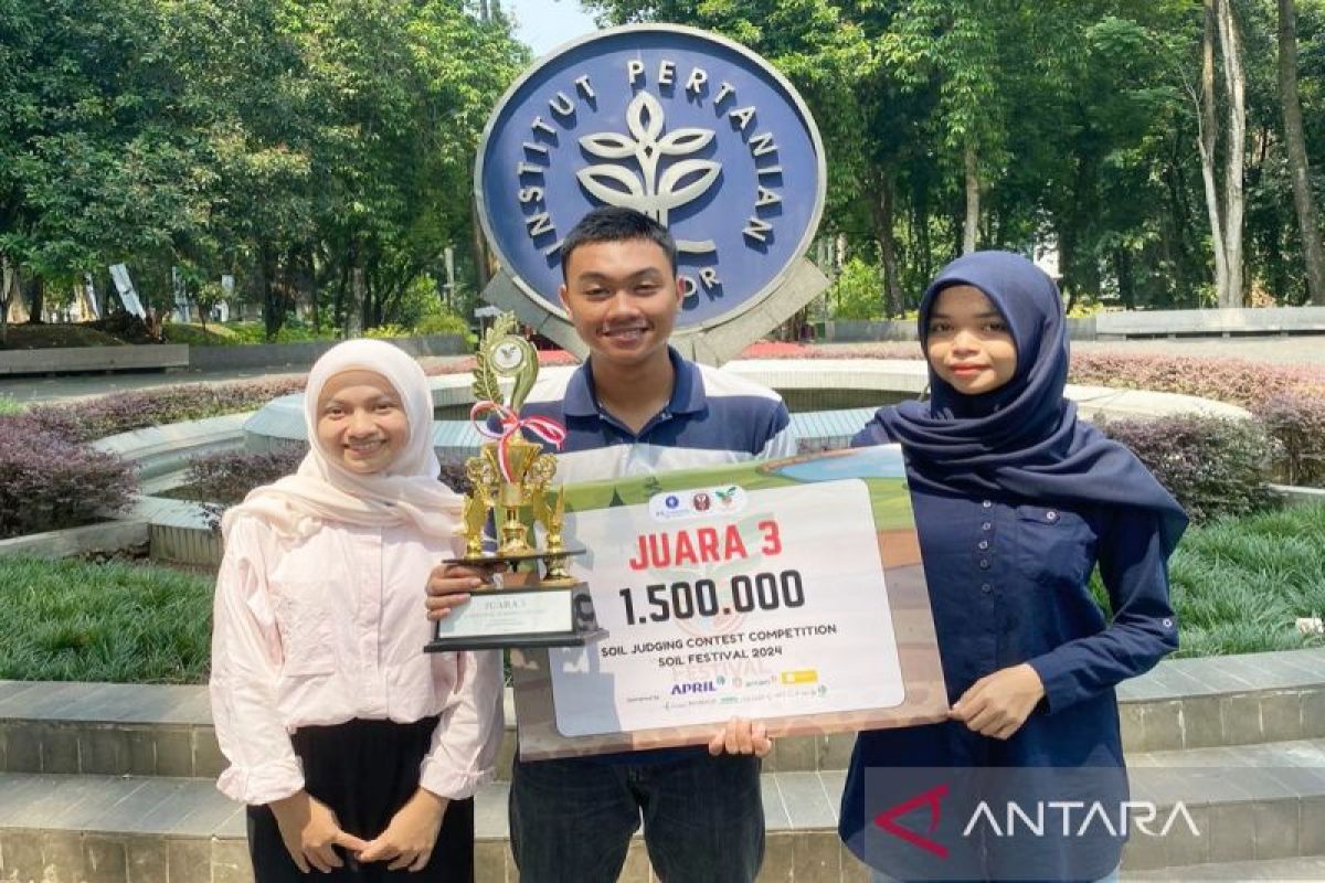 Mahasiswa Pertanian ULM juara kontes penilaian tanah di IPB