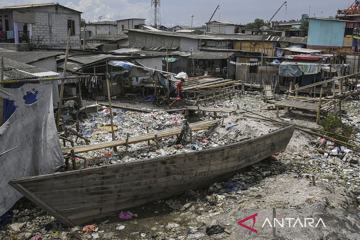 Pemukiman Kampung Dadap dipenuhi sampah