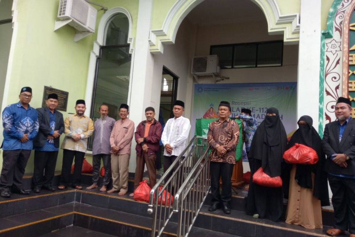 Muhammadiyah Bangka salurkan 57 paket paket sembako