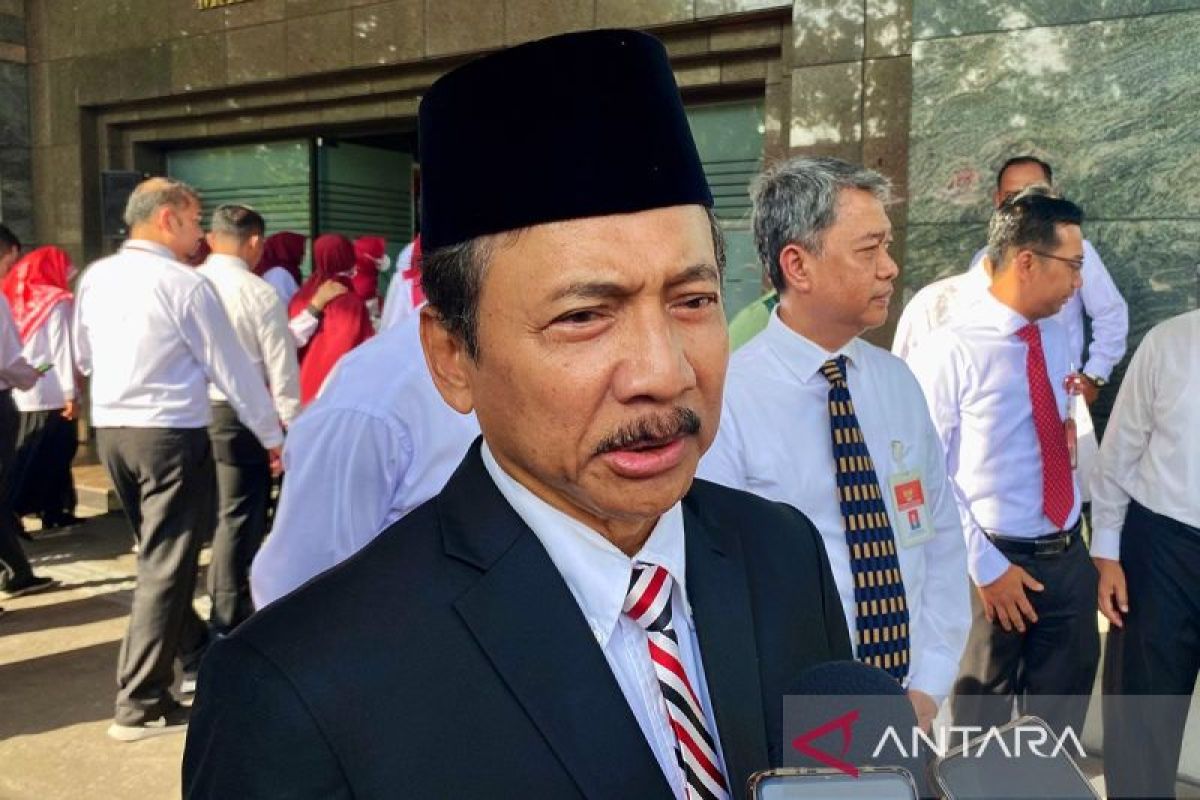 MK hentikan sementara pengujian UU selama adili sengketa pilkada