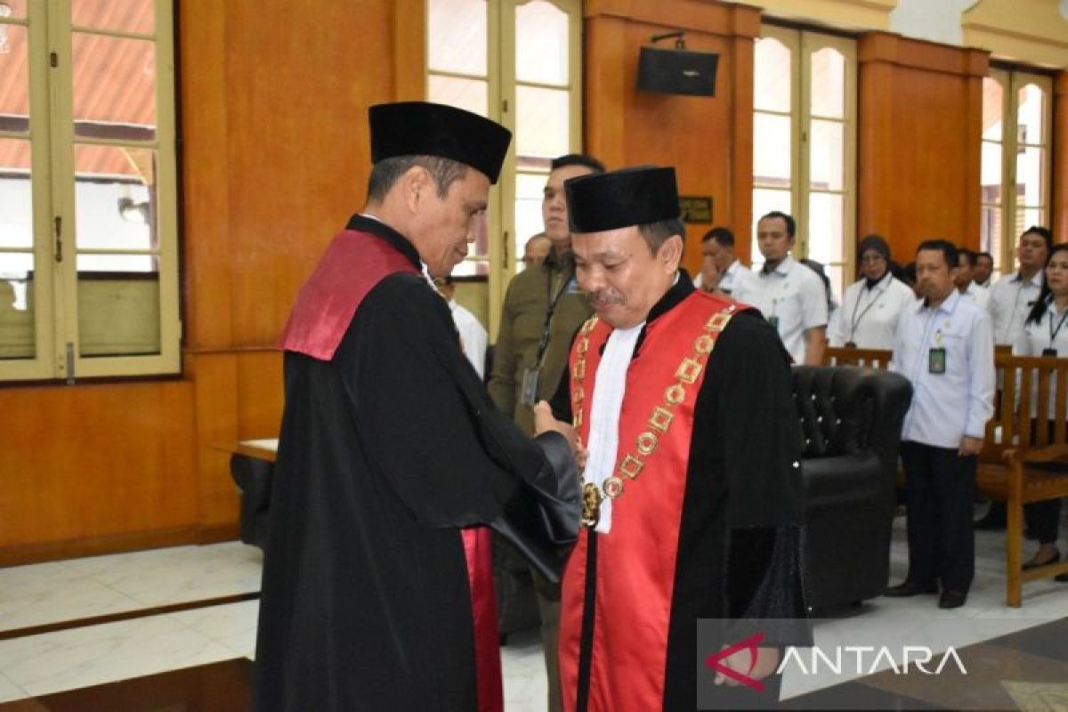 Jon Sarman Saragih lantik Achmad Ukayat sebagai Wakil Ketua PN Medan