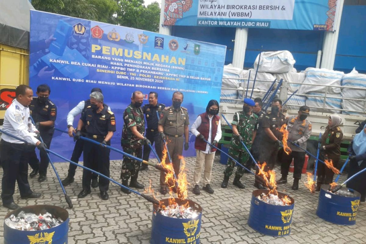 Bea Cukai Riau musnahkan barang ilegal senilai Rp44 miliar