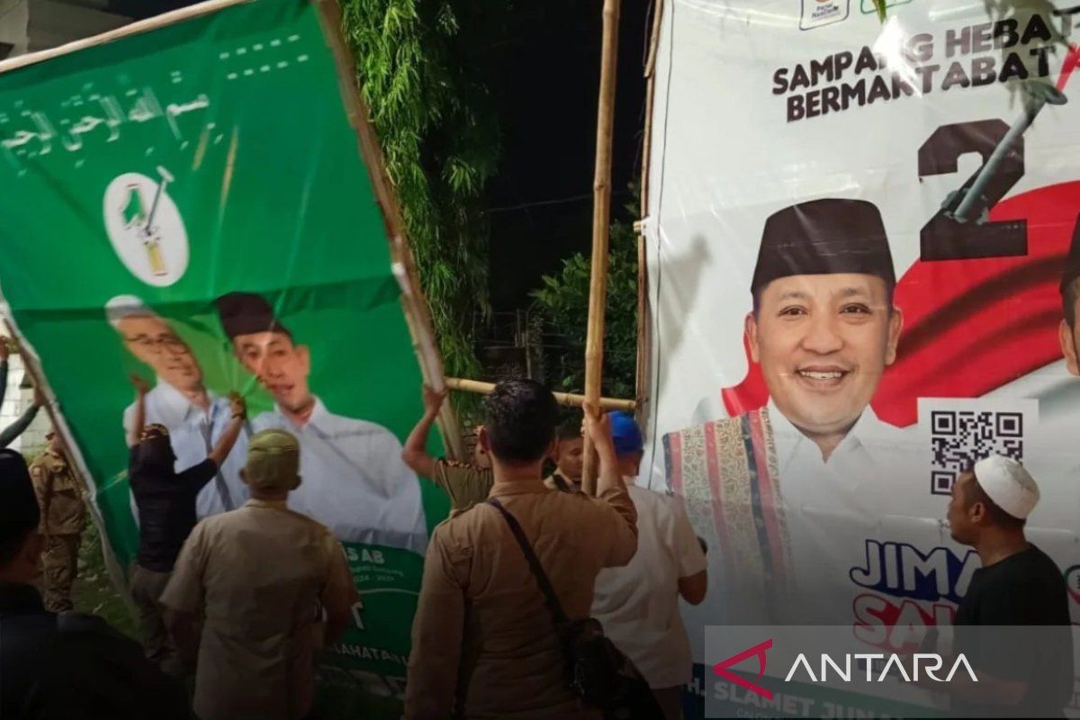 Bawaslu Sampang tertibkan 2.243 alat peraga kampanye pilkada