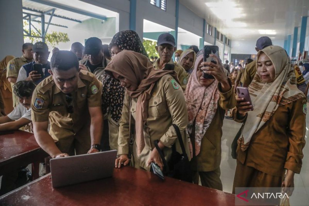 Asn Gagal Berangkat Kerja Karena Kelangkaan Bbm Di Ternate Antara News