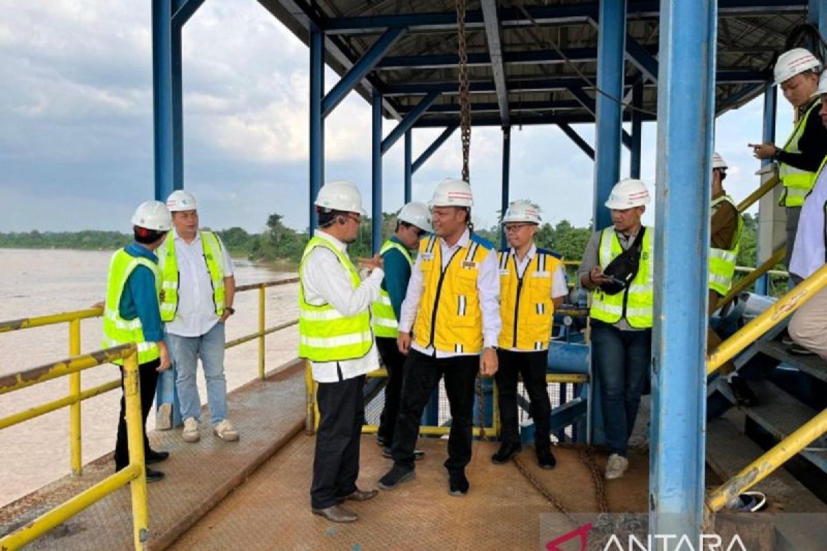 Anggota DPRD Jambi Tinjau Intake Aurduri Akibat Longsor